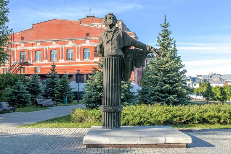Monumento a Alexander Pushkin en el jardín homónimo