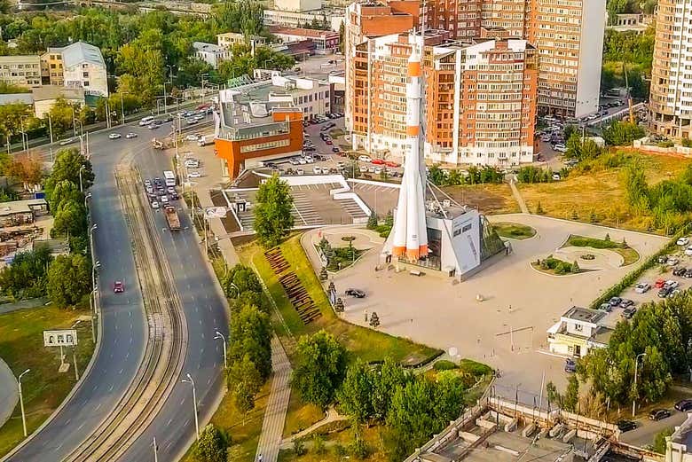 Monumento cerca del Museo Espacial