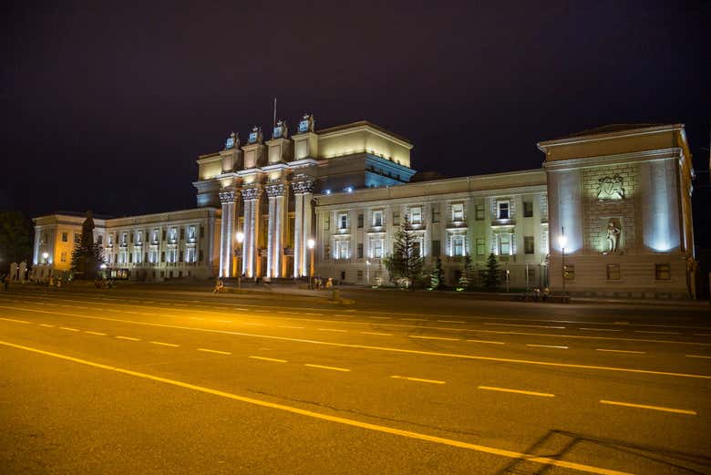 Iluminación nocturna de la Ópera de Samara