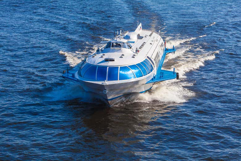 Escursione in barca a motore a Peterhof