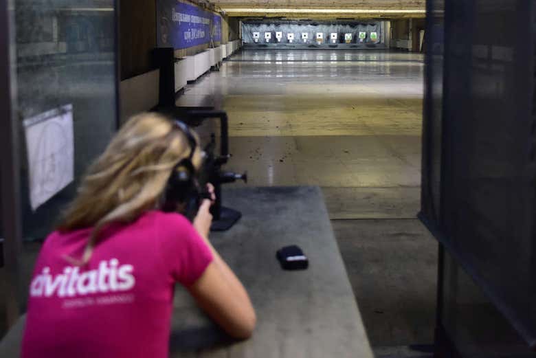 Concentración máxima para el tiro con arma rusa