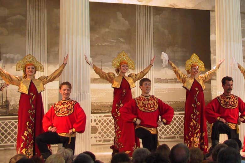 Performance of traditional Russian dance