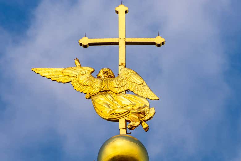 Estatua del ángel en la aguja de la Catedral