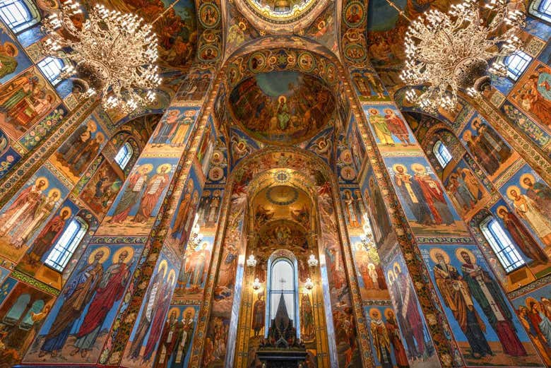 Interior de la catedral de la Sangre Derramada