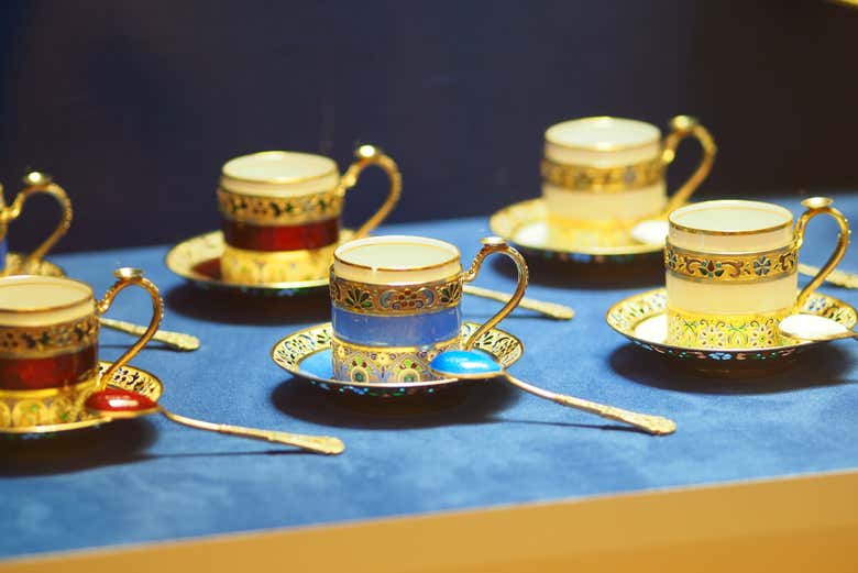 Juego de té bañado en oro