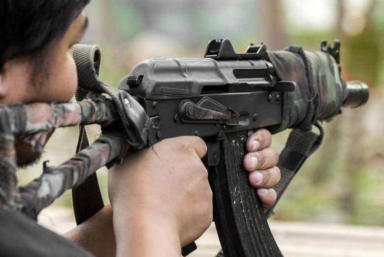 Atirando com o Kalashnikov