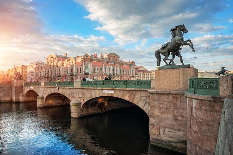 Descubriremos los bonitos puentes de San Petersburgo