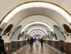 Corredores do metro de São Petersburgo