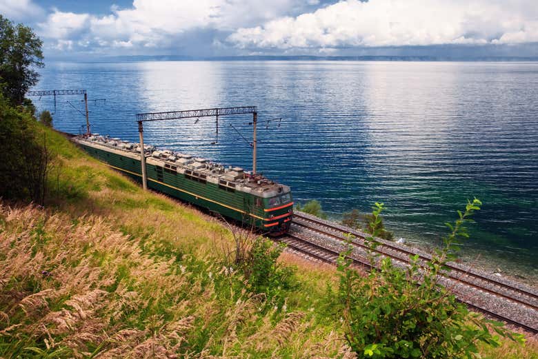 Transiberiano junto al lago Baikal