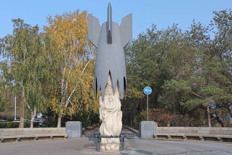 Escultura a los Civiles Damnificados por la guerra