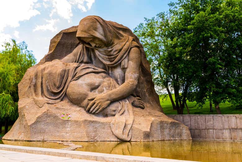 Monumento a las madres de los soldados asesinados 