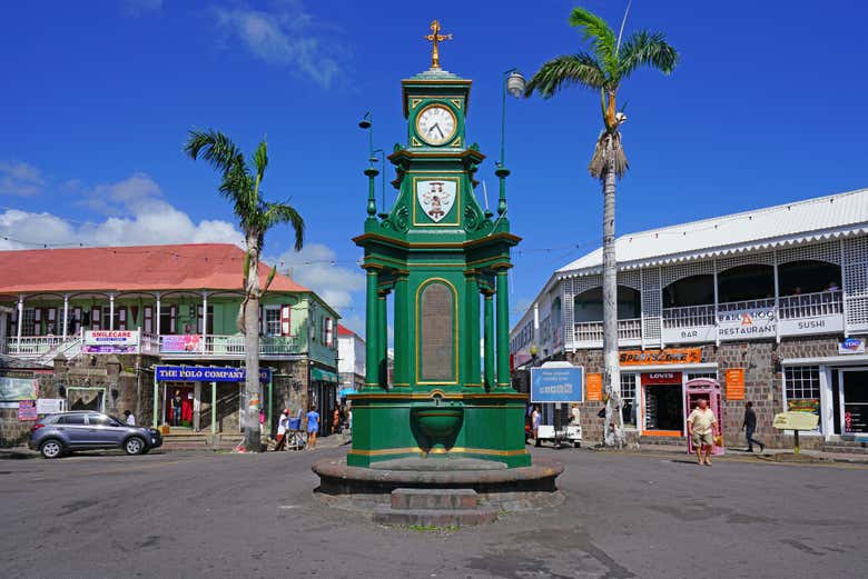 Orologio nella piazza di Piccadilly Circus, a Basseterre