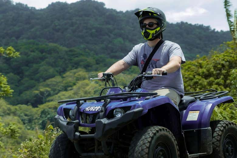 Recorriendo Santa Lucía en un quad