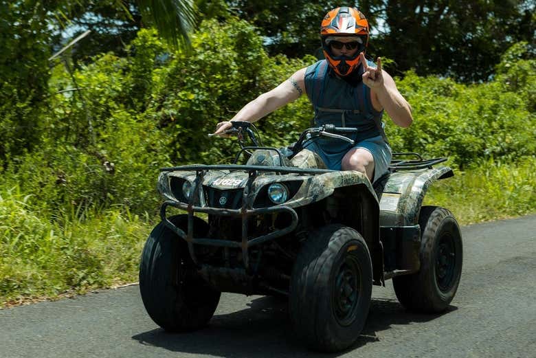 Disfrutando del tour en quad por Santa Lucía