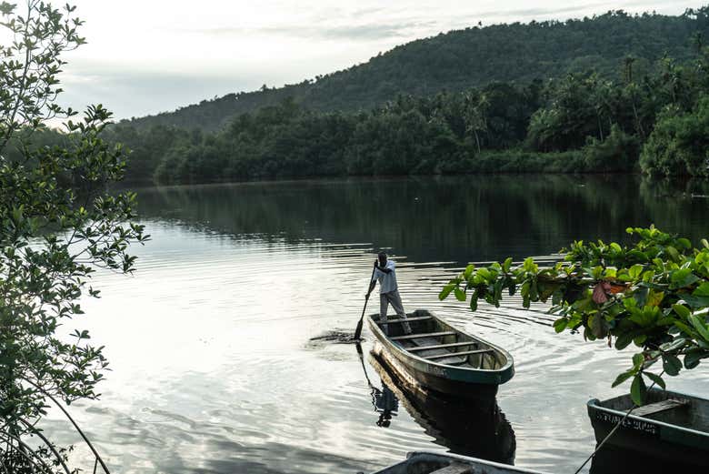 Navegaremos en barca por los manglares de Santo Tomé