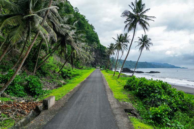 Estrada do túnel de Santa Catarina, ao sul de São Tomé