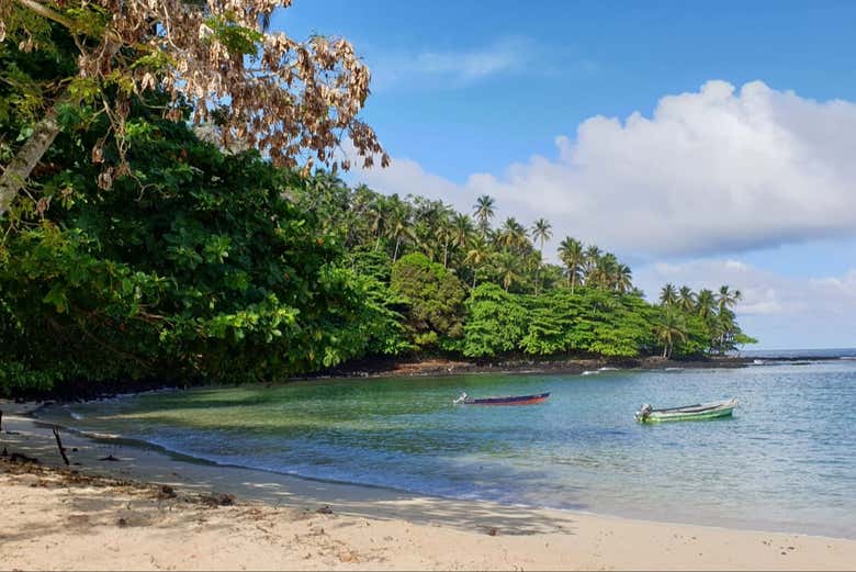 Praia no Ilhéu das Rolas