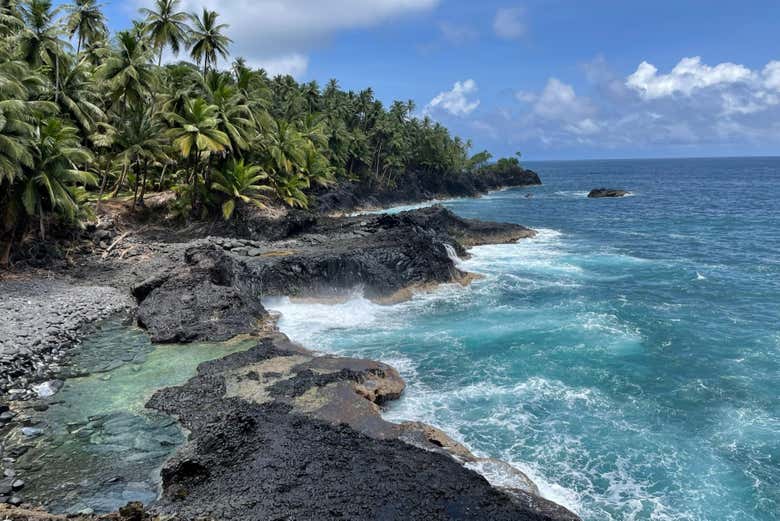 Navegaremos em frente à charmosas paisagens costeiras