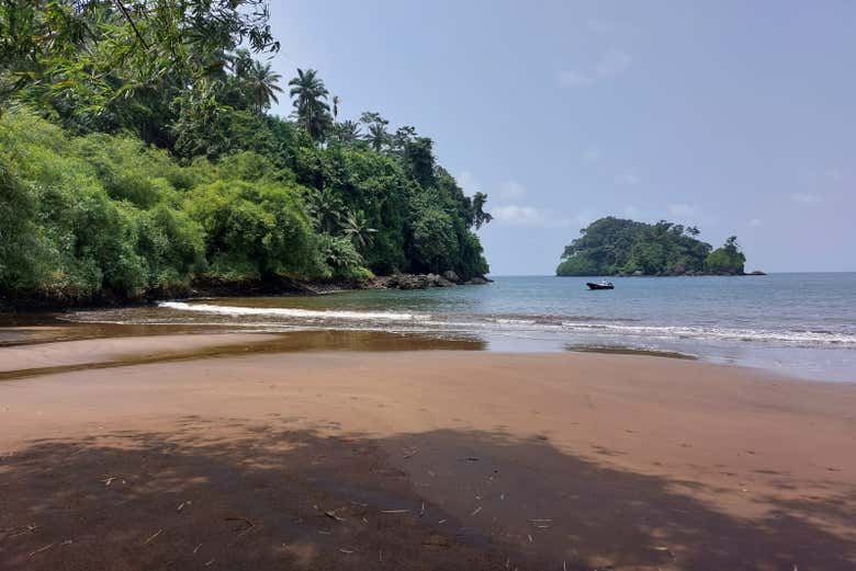 Praia de São Miguel, uma das mais conhecidas de São Tomé