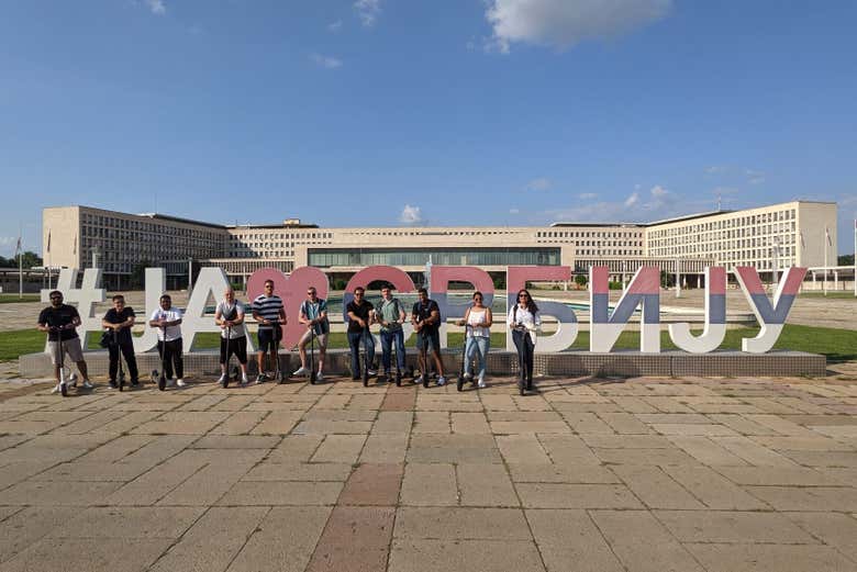Disfrutando del tour en patinete eléctrico