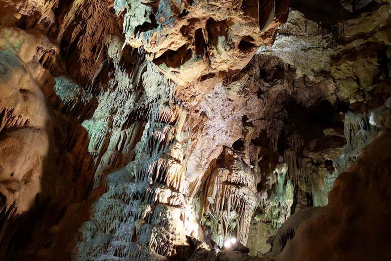 À l'intérieur de la grotte de Resava