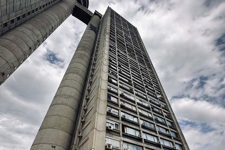 La Torre Genex, un claro ejemplo del brutalismo