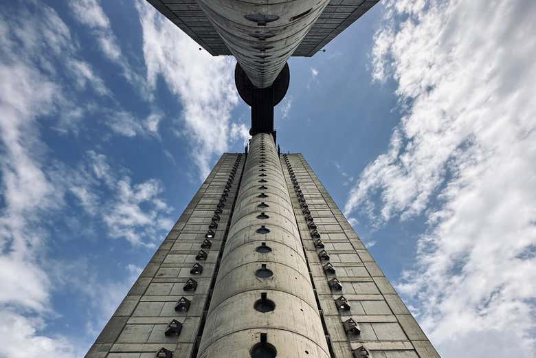 Vistas desde abajo de la Torre Genex
