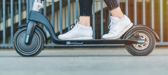 Tour de la arquitectura brutalista en patinete eléctrico