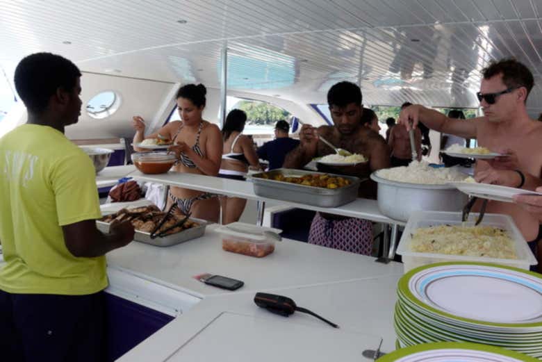 Almoço no barco
