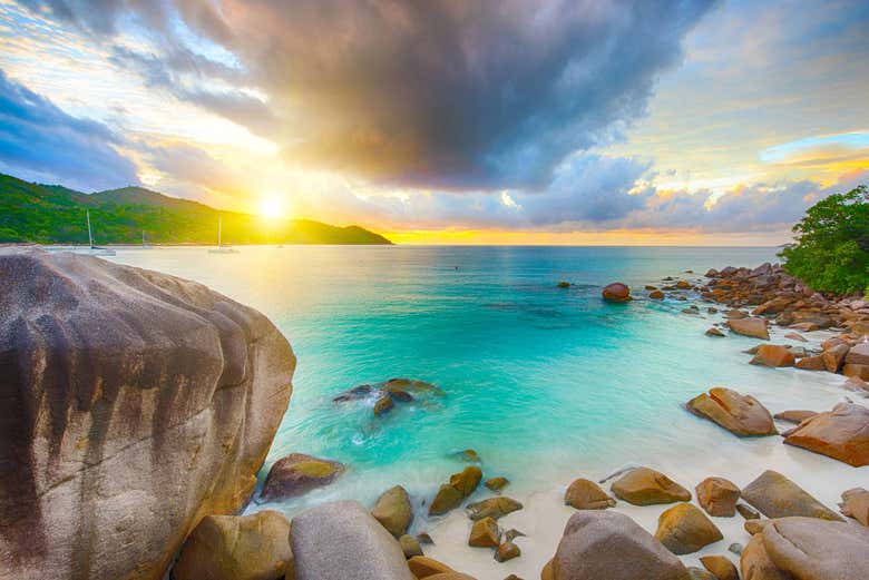 Praia Anse Lazio
