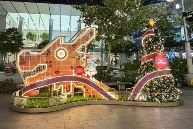 Uno de los árboles de Navidad que decoran Singapur