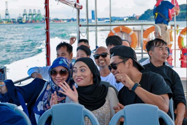 Desfrutando do passeio de lancha