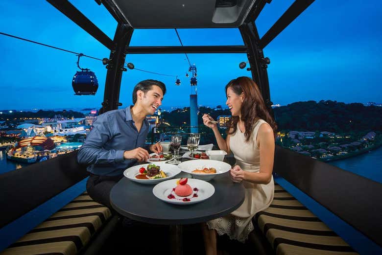 Cenetta romantica sulla funivia