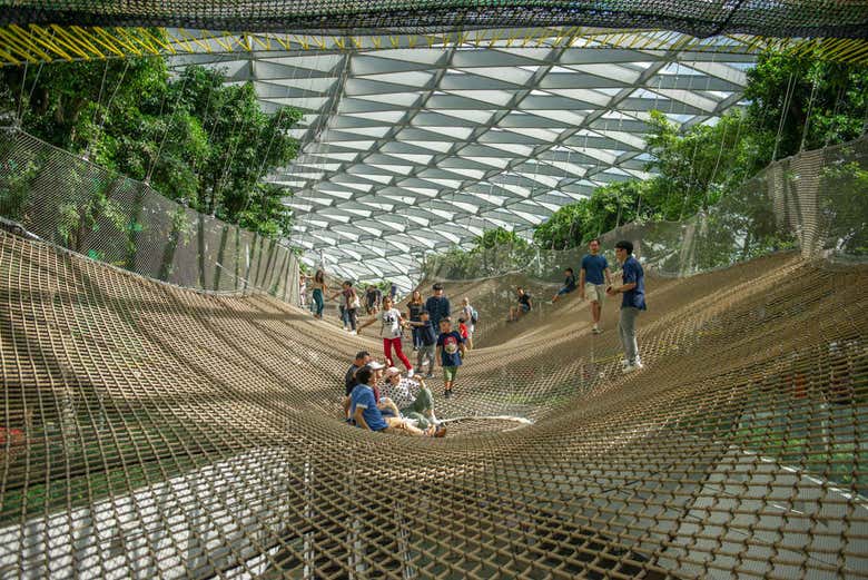 Familia en el Canopy Park del aeropuerto Changi Singapur
