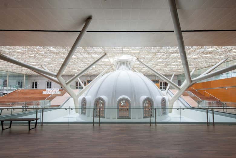 Explore the National Gallery Singapore