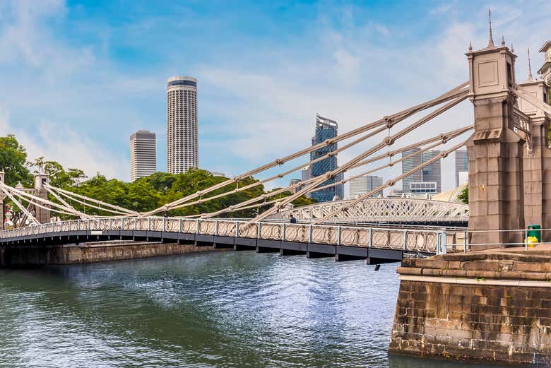 Cruzaremos el río Singapur por el Cavenagh Bridge