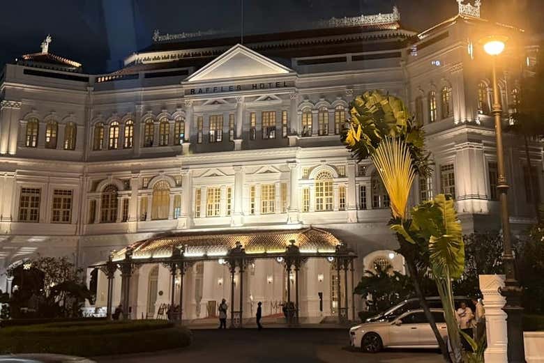 Balade devant le Raffles Hotel Singapore