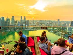 Bon moment en admirant la vue sur Singapour