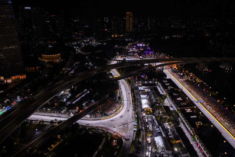 Singapur alberga una emocionante carrera nocturna