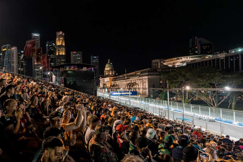 Viendo la carrera desde la grada