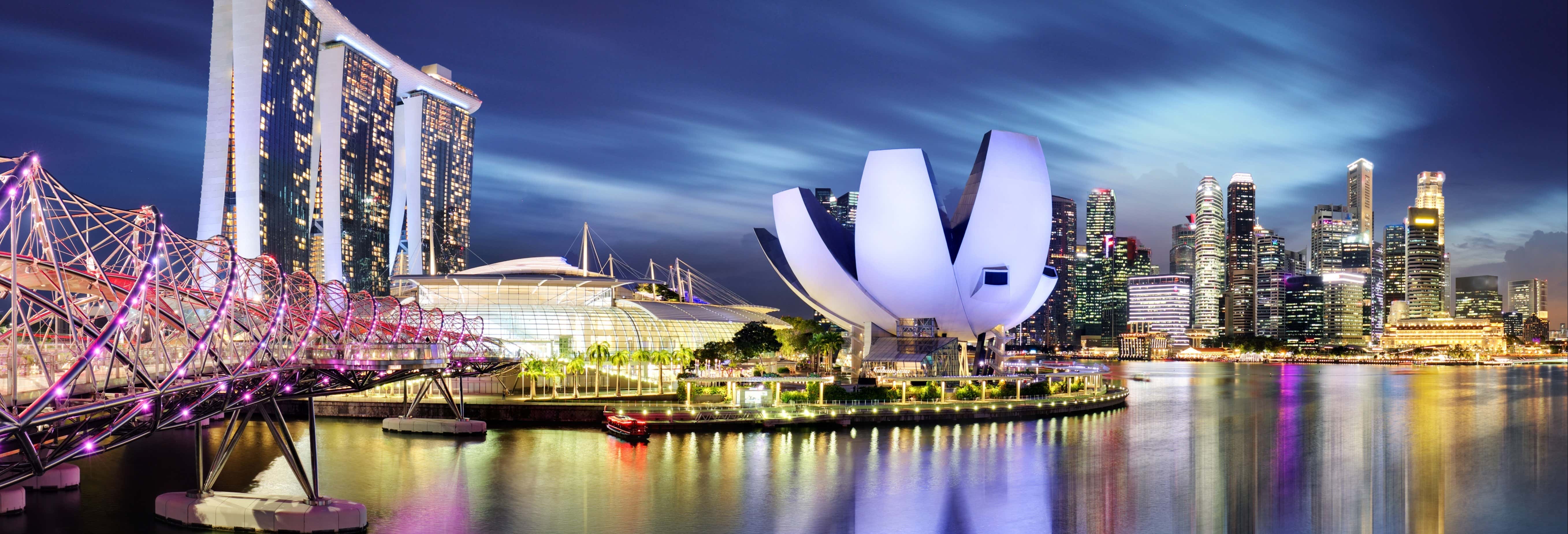 Walking tour in Singapore