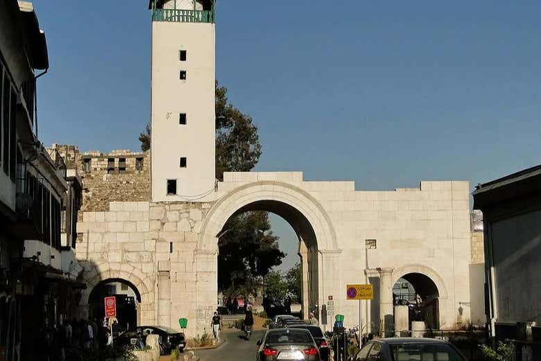 Puerta antigua de la ciudad de Damasco