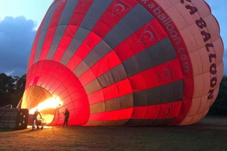 Gonfiando la mongolfiera
