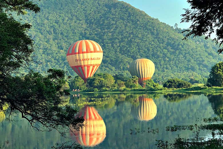 Lago Kandalama circondato dalla vegetazione
