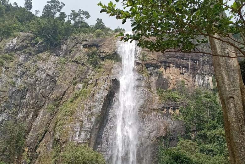 Le seconde cascate più alte dello Sri Lanka