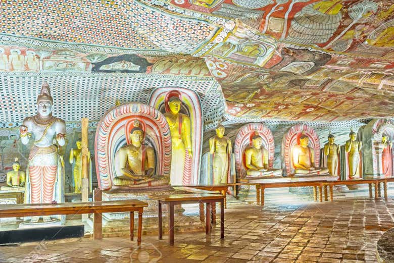 All'interno di uno dei templi di Dambulla