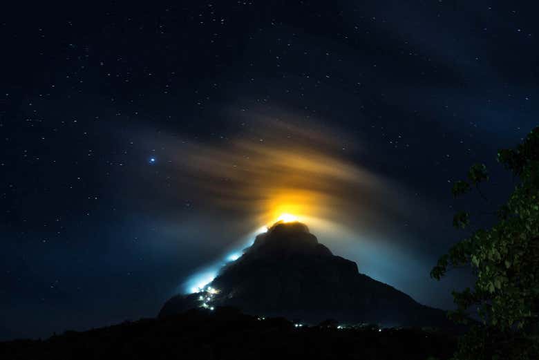 Noche estrellada sobre Adam's Peak