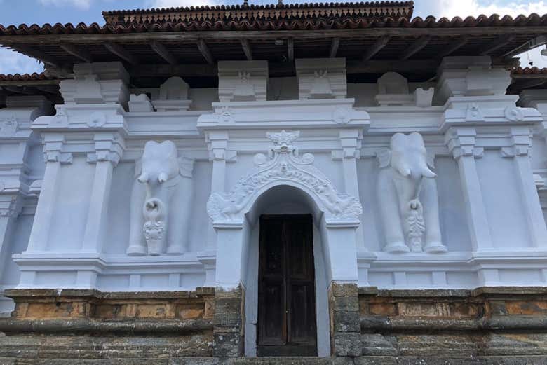 Discovering the temples of Kandy