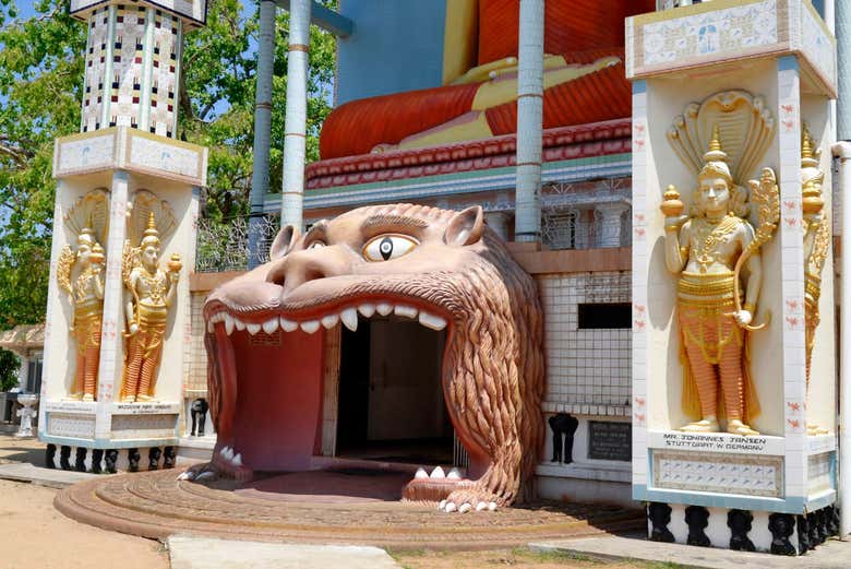 Entrada del Templo Angurukaramulla