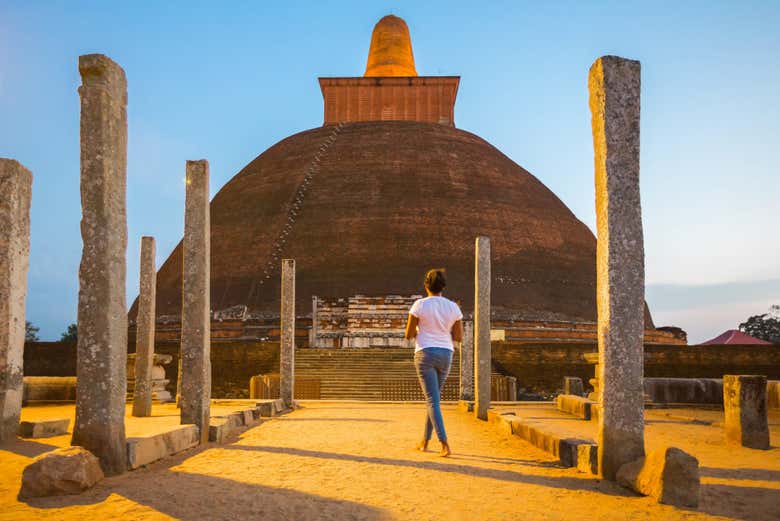 Visitando Abhayagiri Stupa